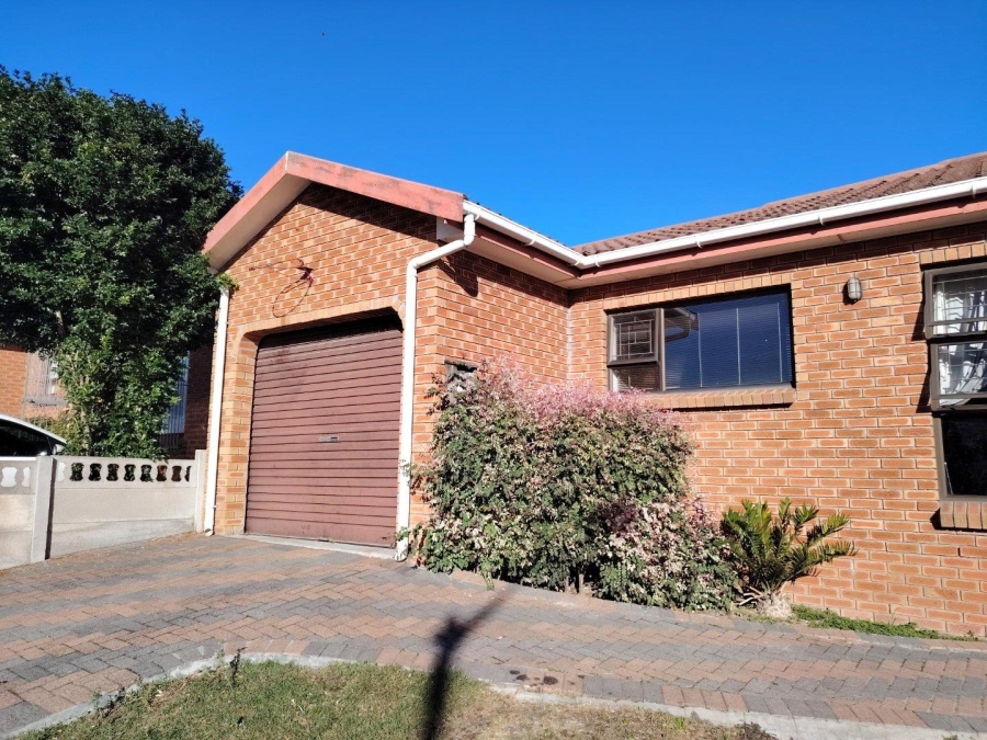 To Let 3 Bedroom Property for Rent in Protea Heights Western Cape